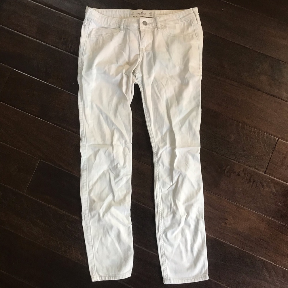 Boyfriend jeans (subtle blue white tie dye style)